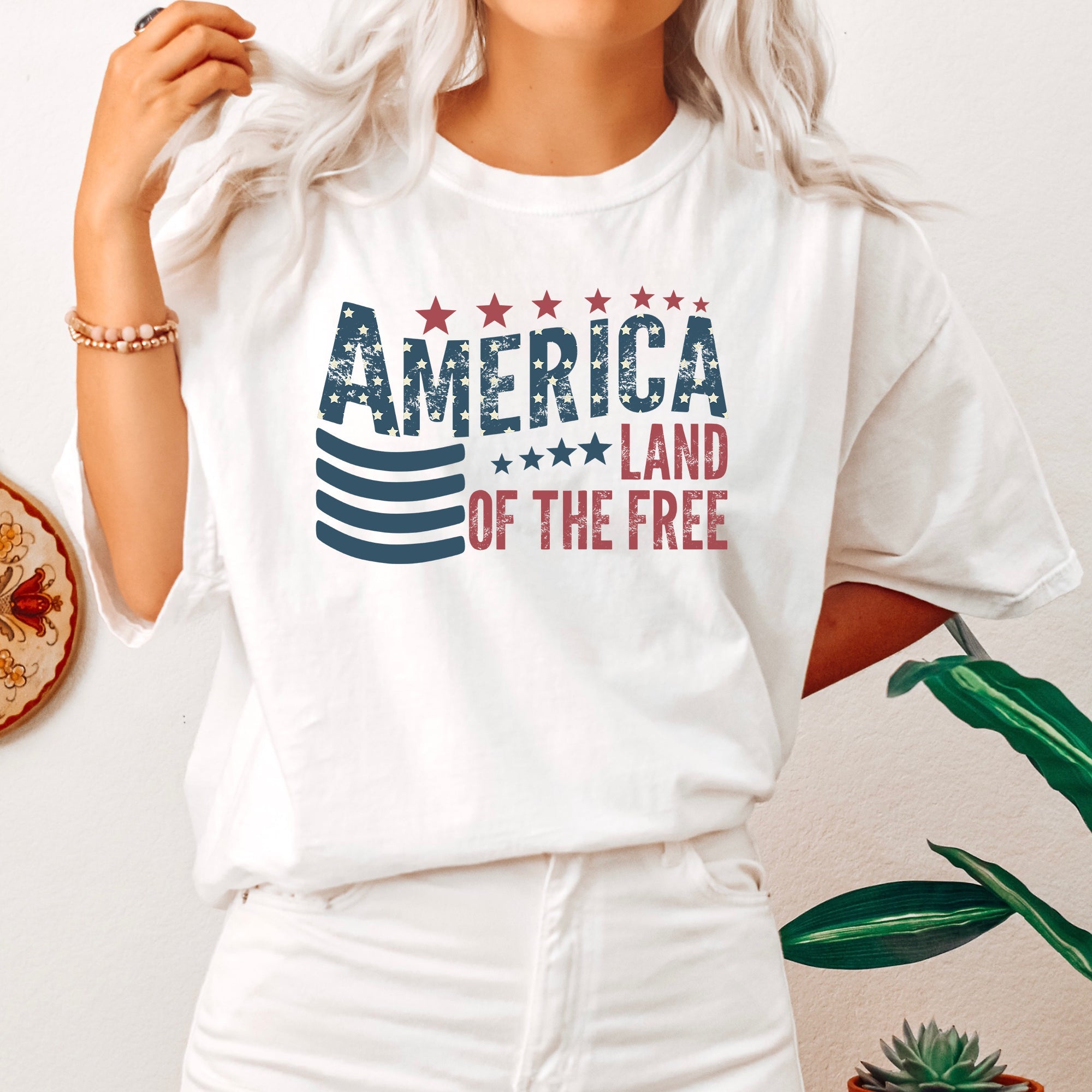 America, Flag, Land Of The Free Patriotic USA Vintage Tshirt Comfort Colors T-Shirt