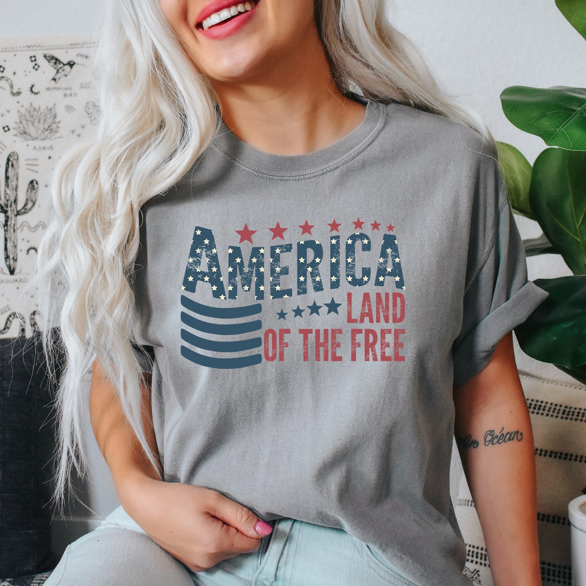 America, Flag, Land Of The Free Patriotic USA Vintage Tshirt Comfort Colors T-Shirt