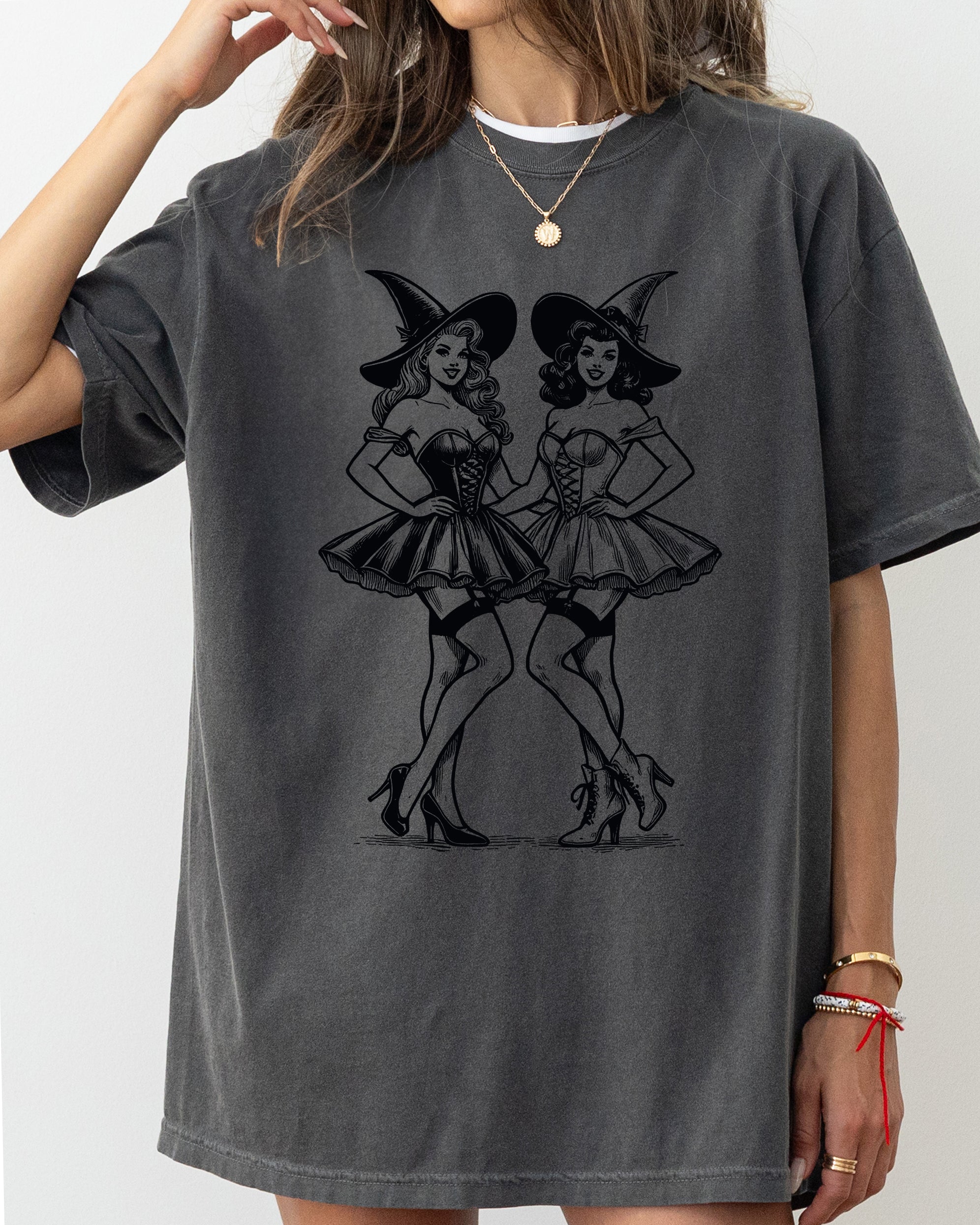 Best Friends, Western, Witch, Aesthetic, Meme, Halloween, Costume, Tshirt Comfort Colors T-Shirt