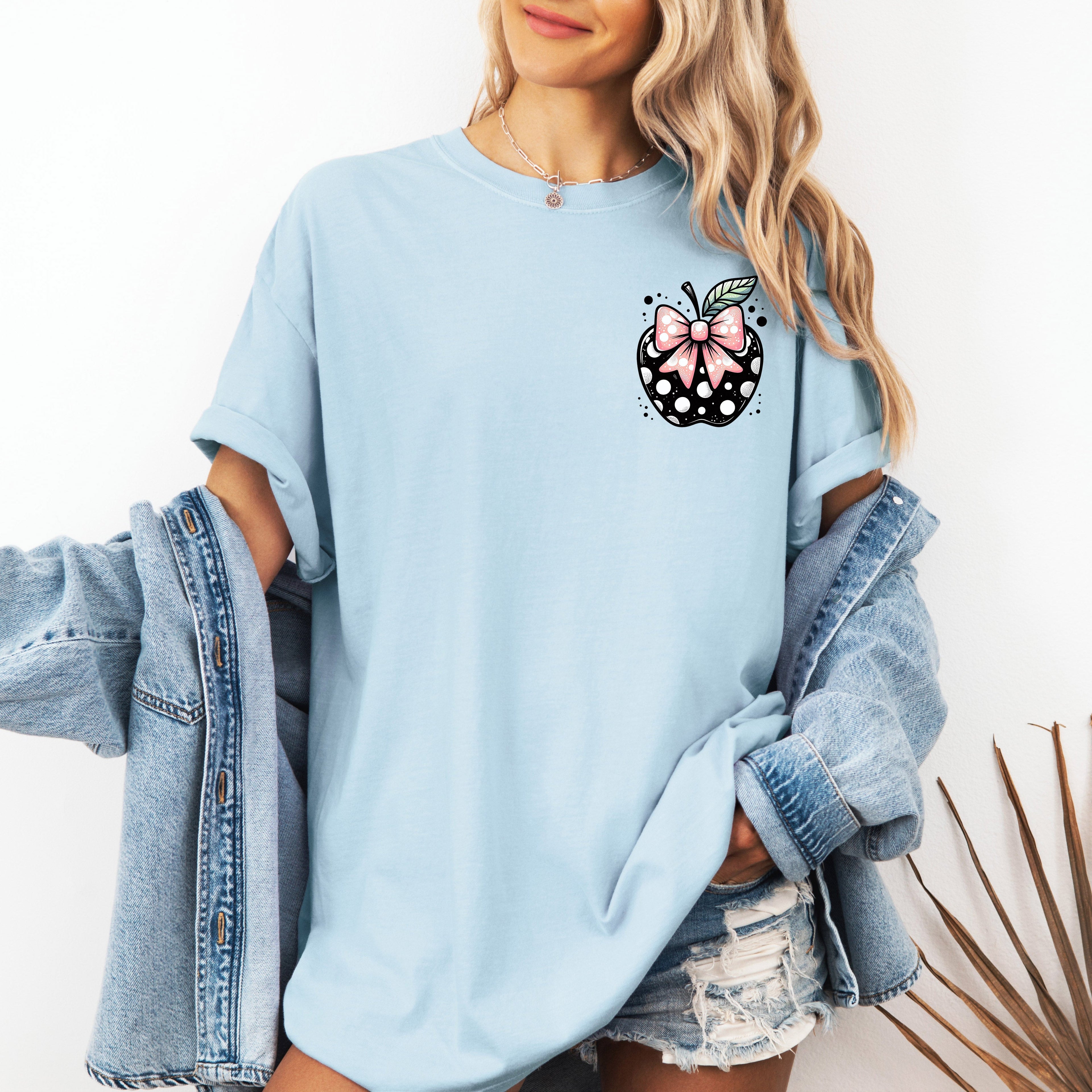 Apple, Bow, Pocket, Back to School, First Day of School, Cute, Teacher Appreciation, Coquette, Comfort Colors T-Shirt