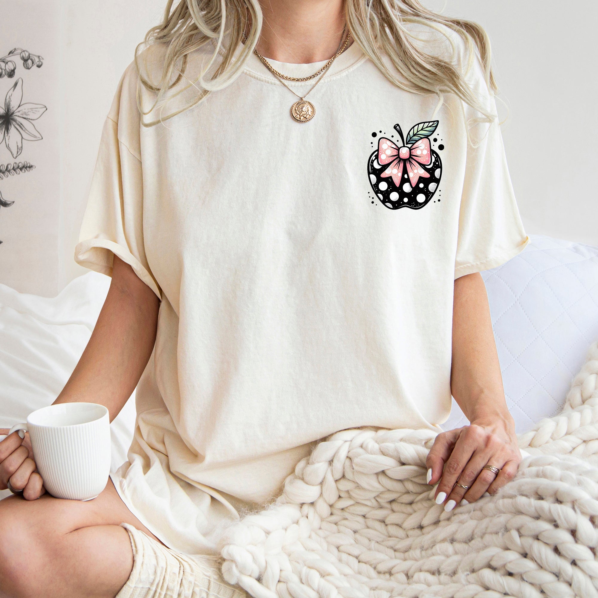 Apple, Bow, Pocket, Back to School, First Day of School, Cute, Teacher Appreciation, Coquette, Comfort Colors T-Shirt