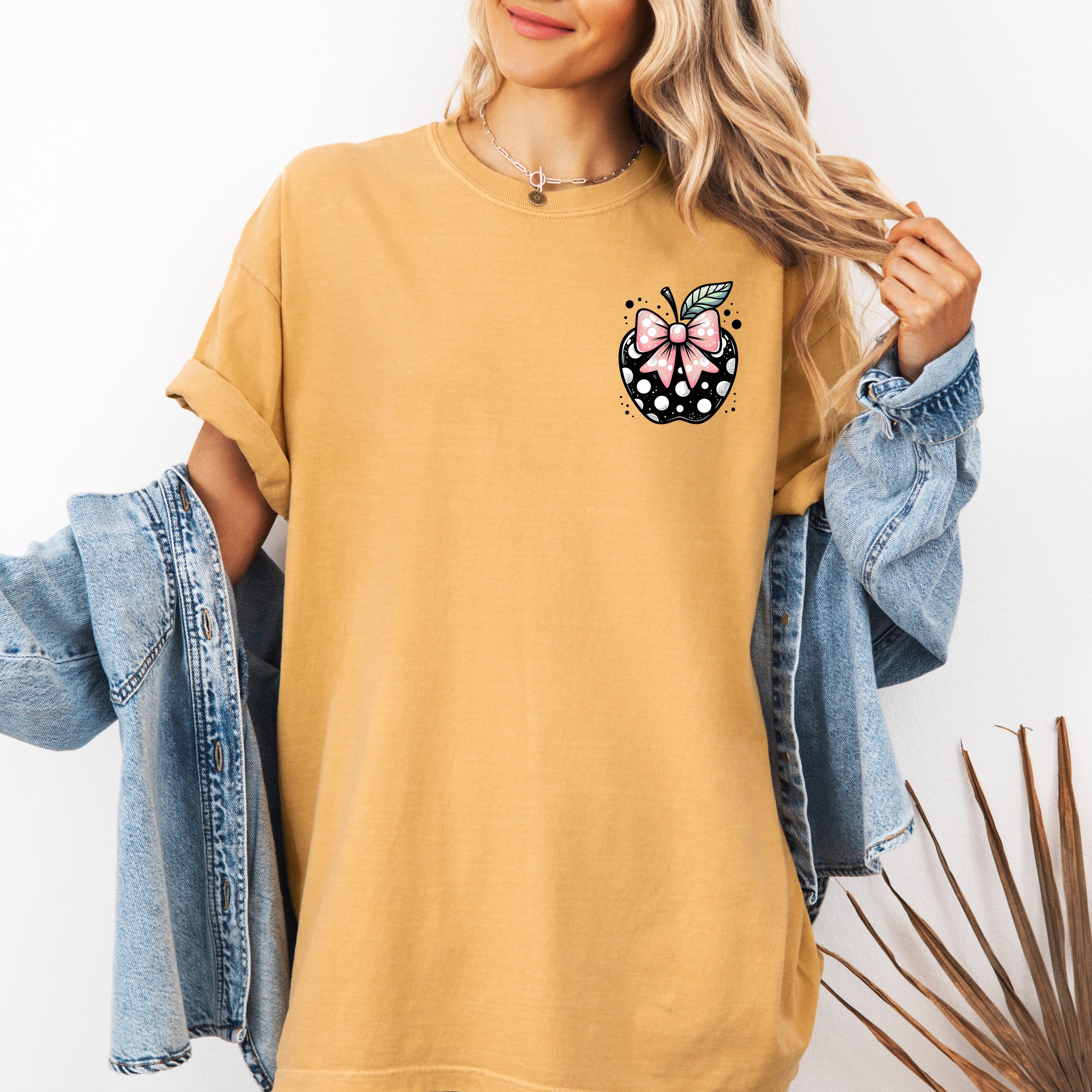 Apple, Bow, Pocket, Back to School, First Day of School, Cute, Teacher Appreciation, Coquette, Comfort Colors T-Shirt