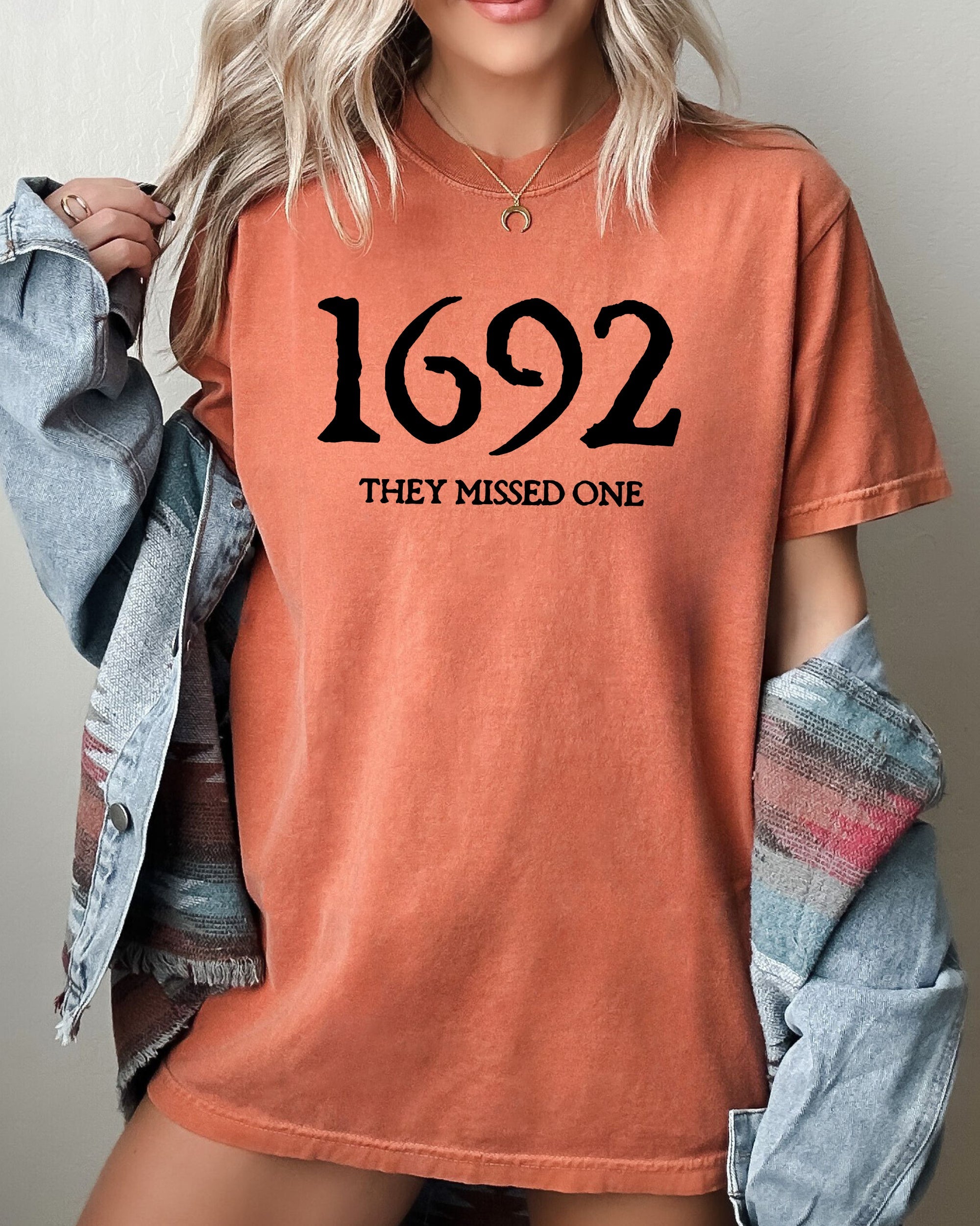 1692, They Missed One, Skeleton, Ghost, Witch, Skull, Spooky, Aesthetic, Meme, Halloween, Costume, Tshirt Comfort Colors T-Shirt