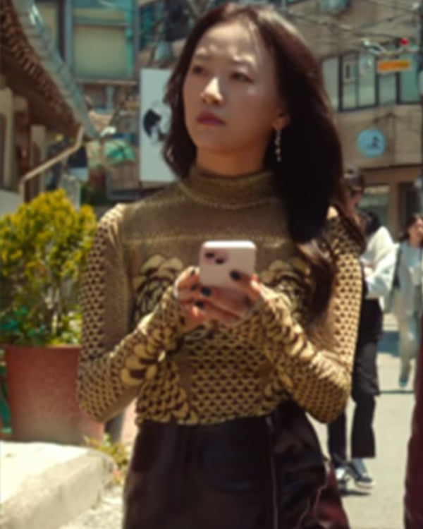 XO Kitty S02 Gia Kim Black & Brown Turtleneck Top